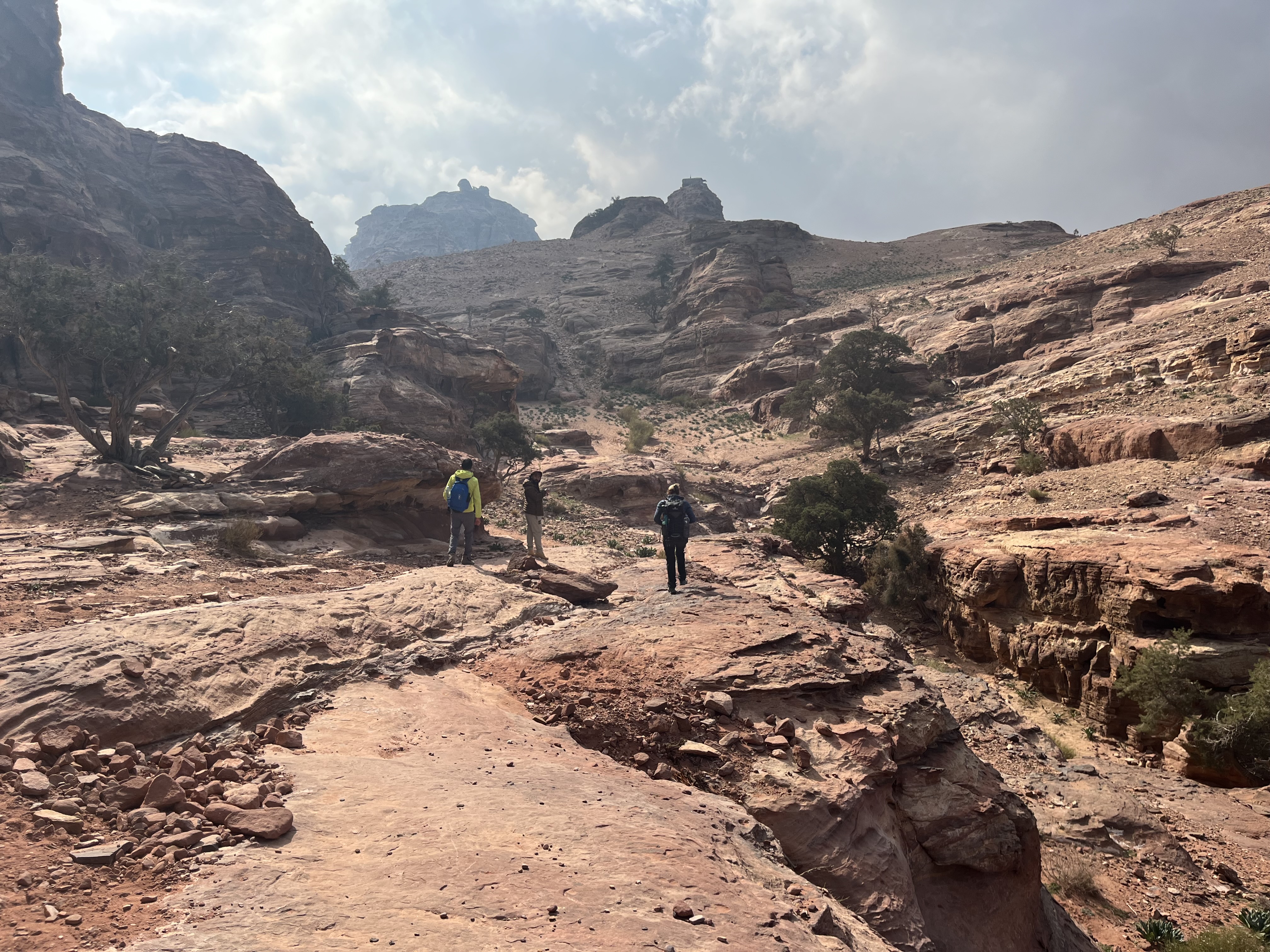 Grupo Trekking en Little Petra 